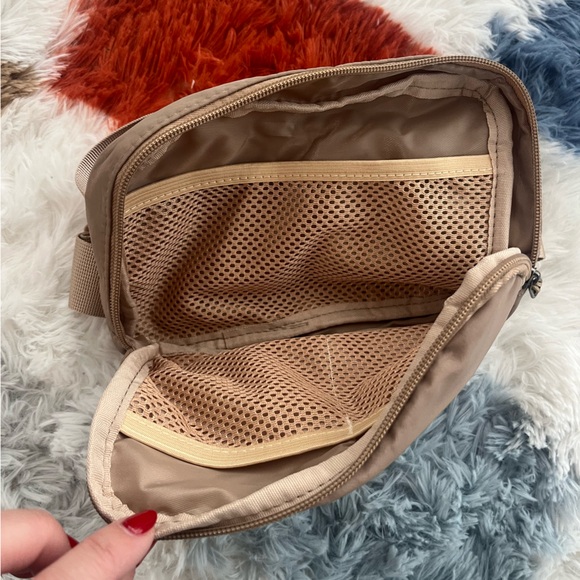 Amazon Tan Belt Bag - Picture 3 of 3